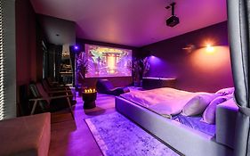 Jacuzzi Cinema Japandi 2